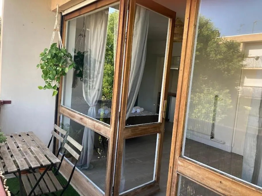Cozy Studio With Balcony And Free Parking 엑상프로방스 0*,  프랑스