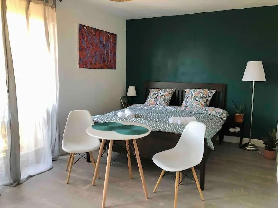 Cozy Studio With Balcony And Free Parking 엑상프로방스