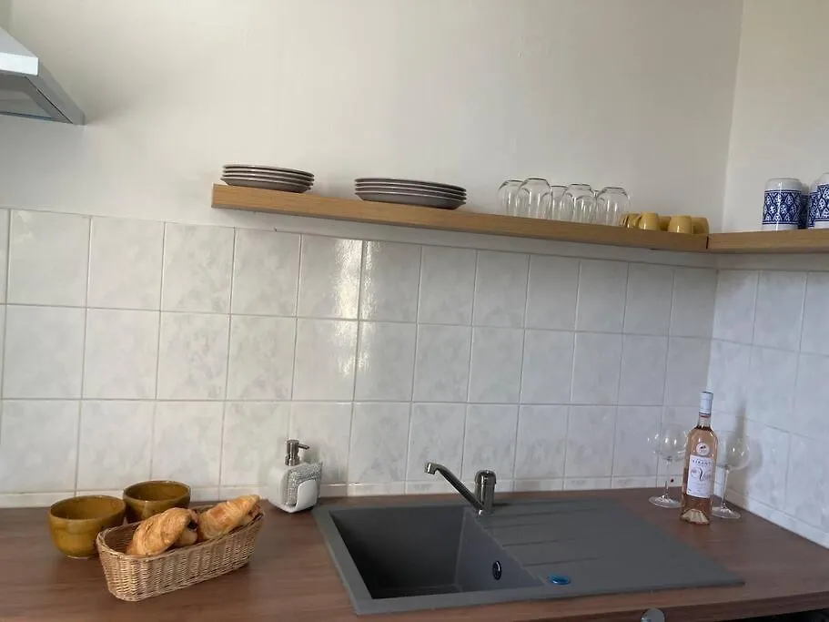 Cozy Studio With Balcony And Free Parking 엑상프로방스 0*,