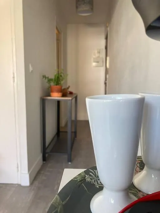 Cozy Studio With Balcony And Free Parking 엑상프로방스 프랑스