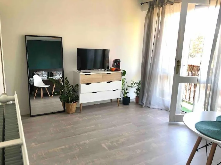 아파트 Cozy Studio With Balcony And Free Parking 엑상프로방스 프랑스